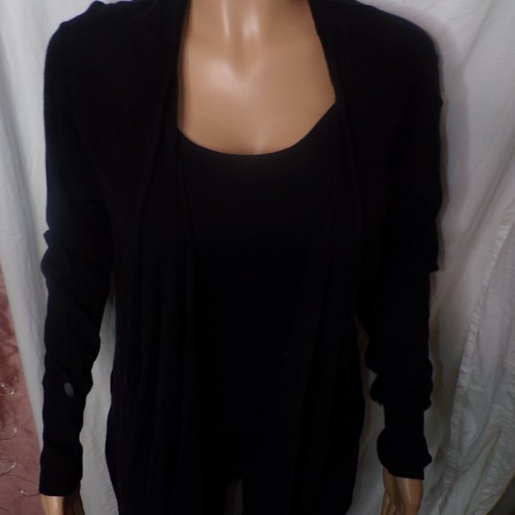Open Black Sweater (L) - Picture 2 of 7